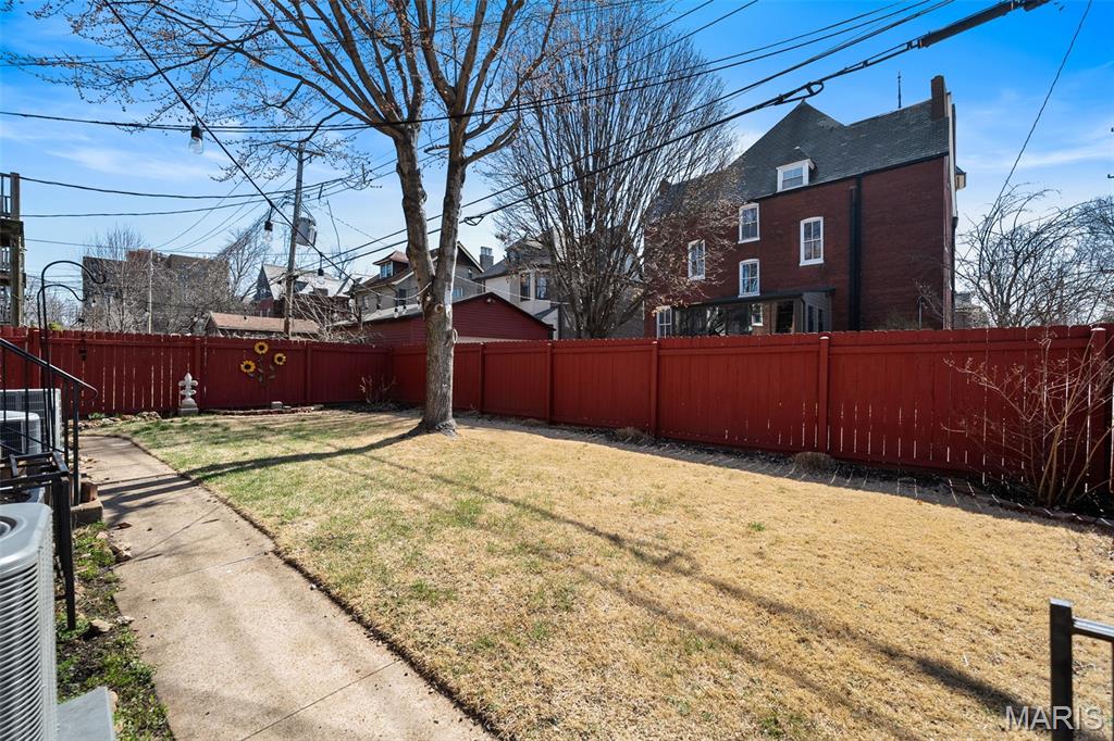 3674-76 Shaw Twnhse Condo - Residential