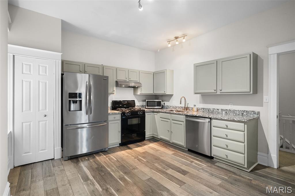 3674-76 Shaw Twnhse Condo - Residential