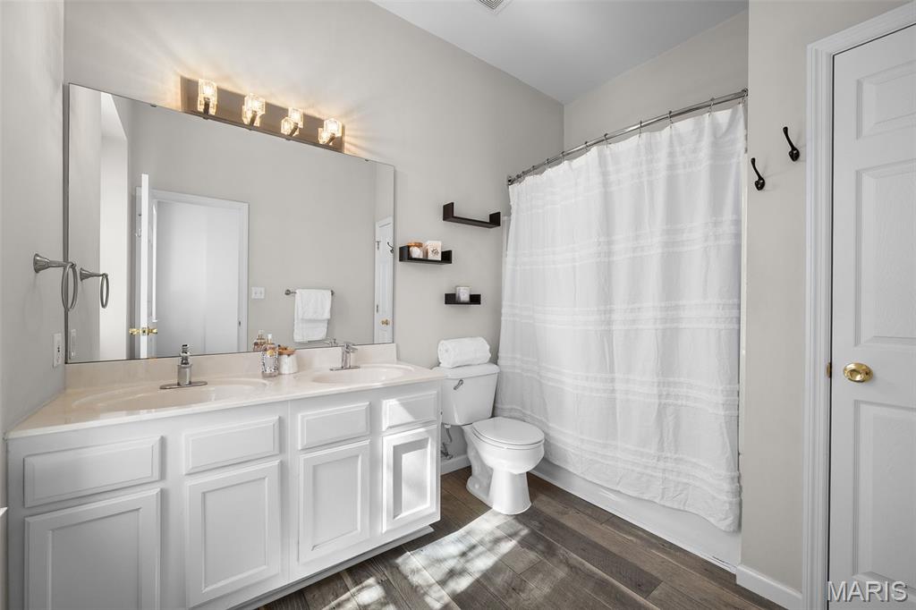 3674-76 Shaw Twnhse Condo - Residential