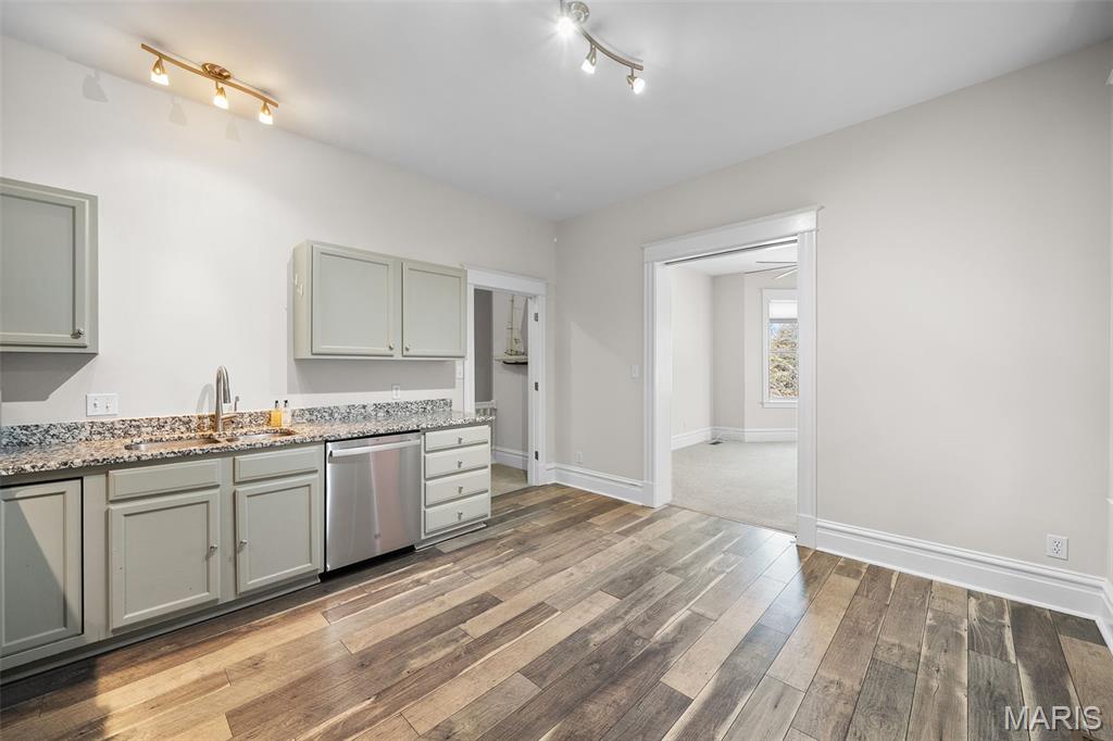 3674-76 Shaw Twnhse Condo - Residential