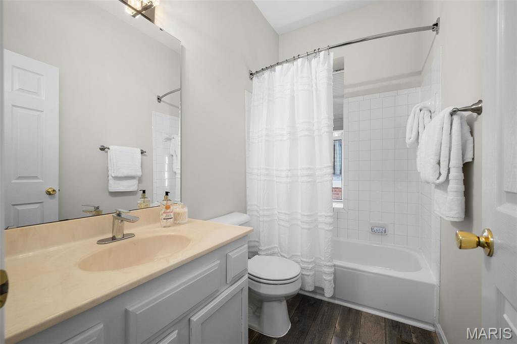 3674-76 Shaw Twnhse Condo - Residential