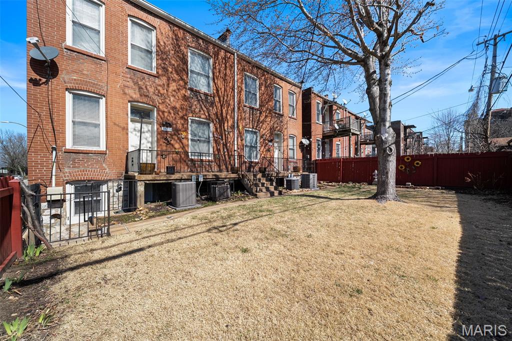 3674-76 Shaw Twnhse Condo - Residential