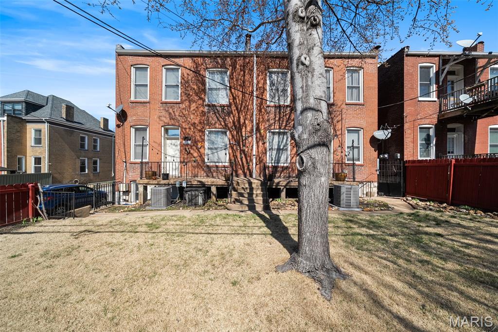 3674-76 Shaw Twnhse Condo - Residential