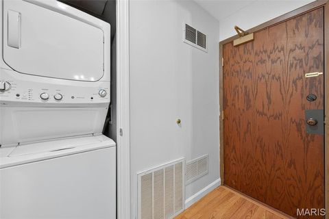 Tiny photo for 950 E Rue De La Banque St #202, Creve Coeur, MO 63141 (MLS # 25066593)