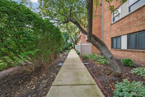 Tiny photo for 950 E Rue De La Banque St #202, Creve Coeur, MO 63141 (MLS # 25066593)