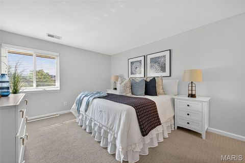 Tiny photo for 950 E Rue De La Banque St #202, Creve Coeur, MO 63141 (MLS # 25066593)