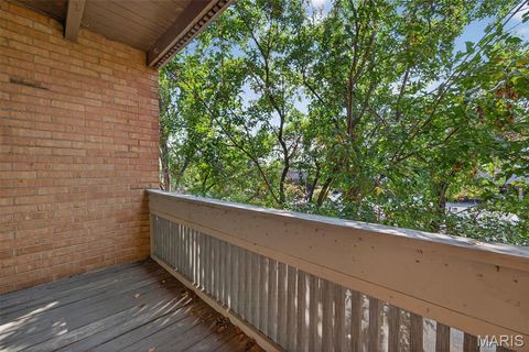Tiny photo for 950 E Rue De La Banque St #202, Creve Coeur, MO 63141 (MLS # 25066593)