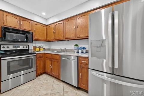 Tiny photo for 950 E Rue De La Banque St #202, Creve Coeur, MO 63141 (MLS # 25066593)