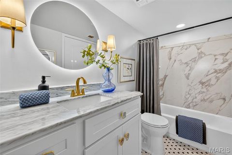 Tiny photo for 950 E Rue De La Banque St #202, Creve Coeur, MO 63141 (MLS # 25066593)