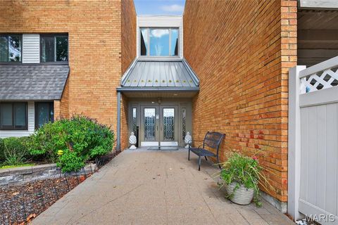 Tiny photo for 950 E Rue De La Banque St #202, Creve Coeur, MO 63141 (MLS # 25066593)