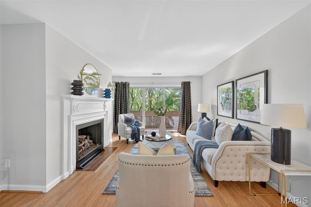 950 E Rue De La Banque 202