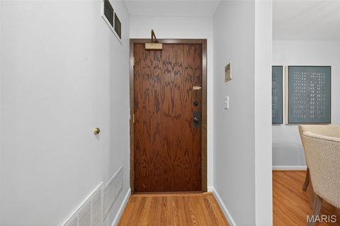 Tiny photo for 950 E Rue De La Banque St #202, Creve Coeur, MO 63141 (MLS # 25066593)