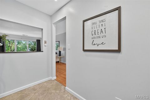 Tiny photo for 950 E Rue De La Banque St #202, Creve Coeur, MO 63141 (MLS # 25066593)