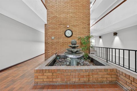 Tiny photo for 950 E Rue De La Banque St #202, Creve Coeur, MO 63141 (MLS # 25066593)