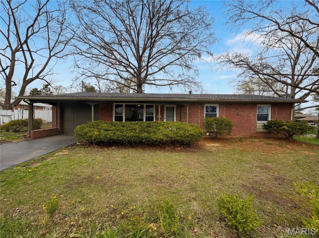 Photo of 569 Lodge Drive, St Louis, MO 63126 (MLS # 26029066)