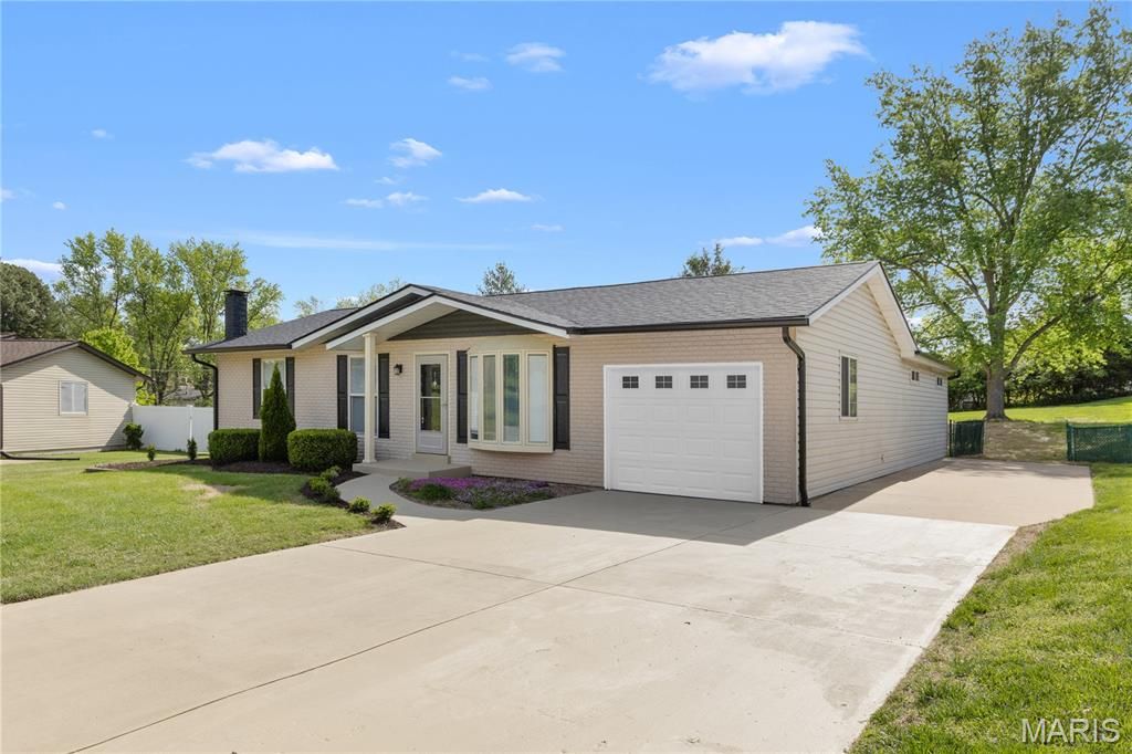 Photo of 7 Gran Lin Court, St Charles, MO 63303 (MLS # 26024343)