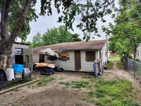 Tiny photo for 1102 Madison Avenue, Caruthersville, MO 63830 (MLS # 26030919)