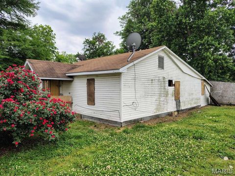 Tiny photo for 1102 Madison Avenue, Caruthersville, MO 63830 (MLS # 26030919)
