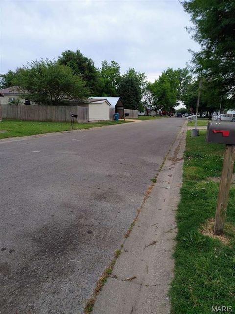 Tiny photo for 1102 Madison Avenue, Caruthersville, MO 63830 (MLS # 26030919)