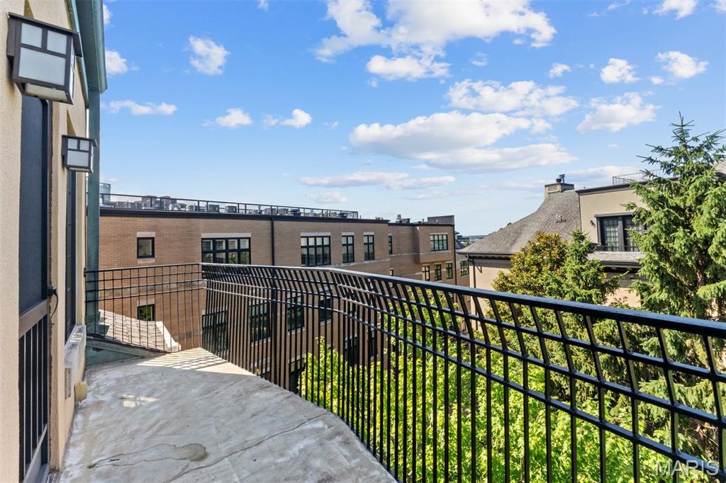 6 Brighton Way Condo - Residential