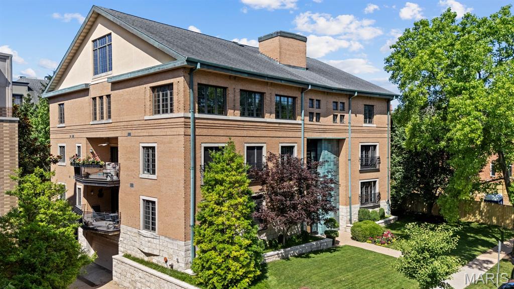 6 Brighton Way Condo - Residential