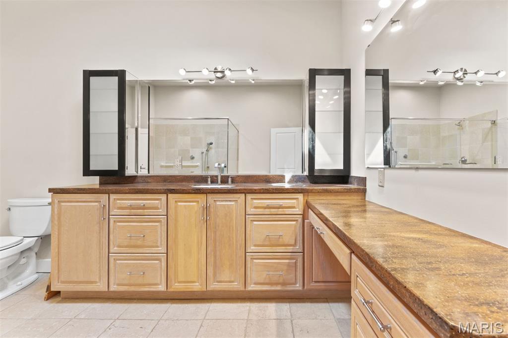 6 Brighton Way Condo - Residential