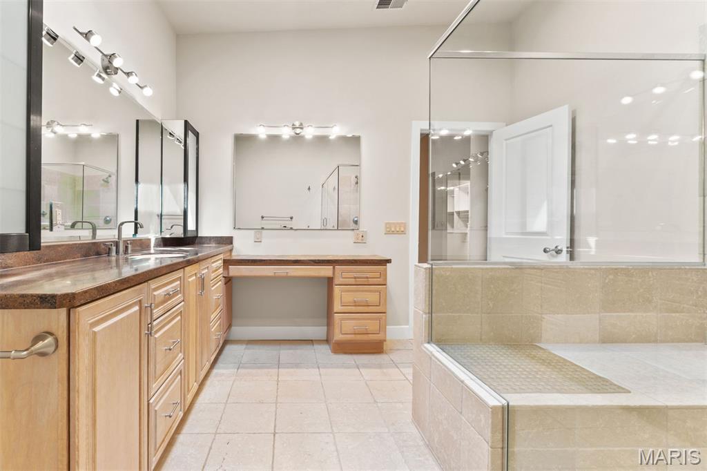 6 Brighton Way Condo - Residential