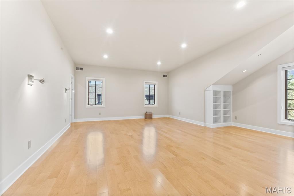 6 Brighton Way Condo - Residential