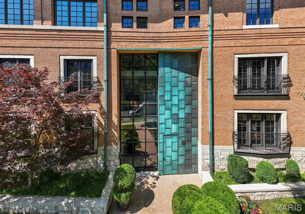 6 Brighton Way Condo - Residential