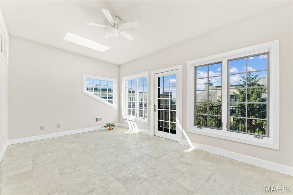 6 Brighton Way Condo - Residential