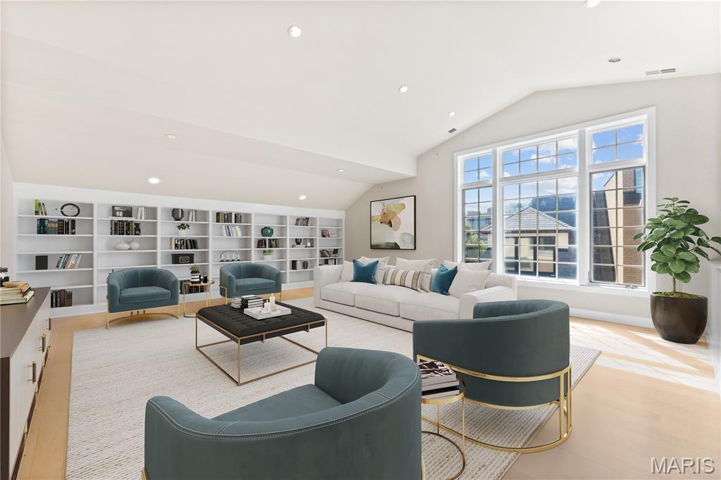 6 Brighton Way Condo - Residential