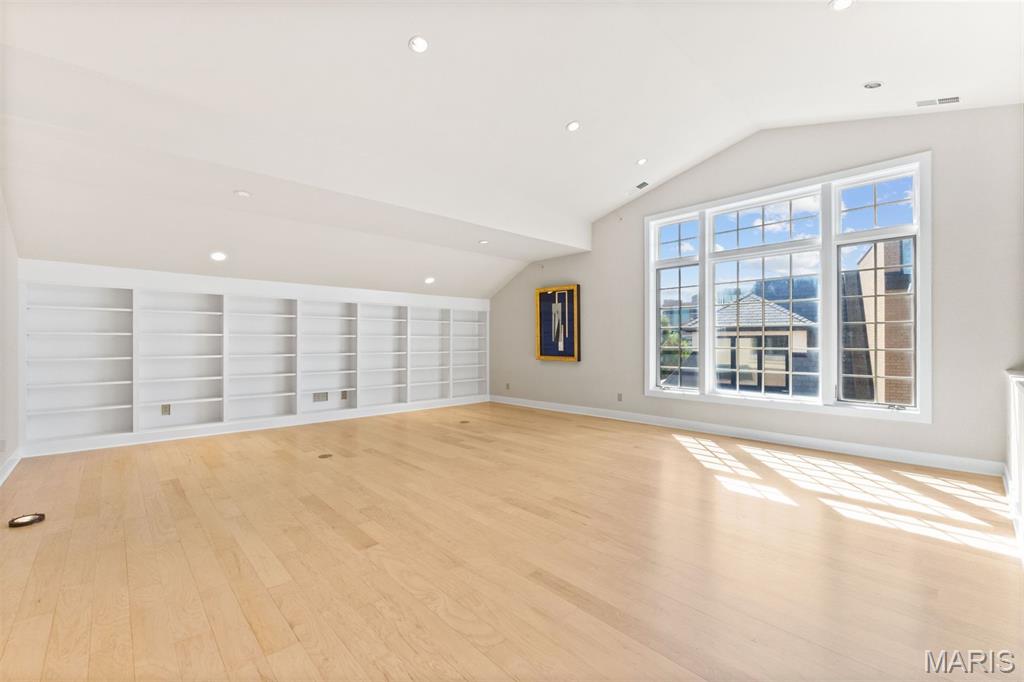 6 Brighton Way Condo - Residential