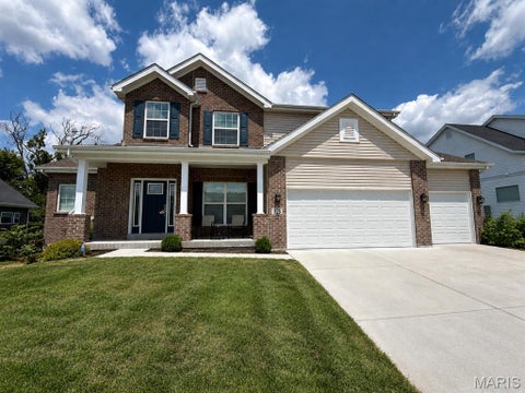 Photo of 823 Silver Buck Lane, Chesterfield, MO 63005 (MLS # 26047514)