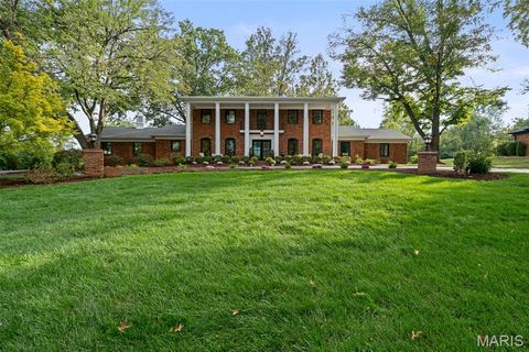 Photo of 436 Tregaron Place, Frontenac, MO 63131 (MLS # 26002140)
