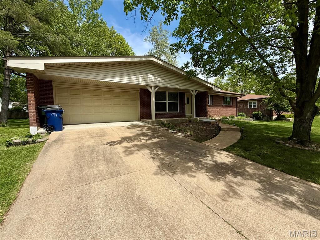Photo of 1003 Mallow Drive, Ellisville, MO 63011 (MLS # 26022470)