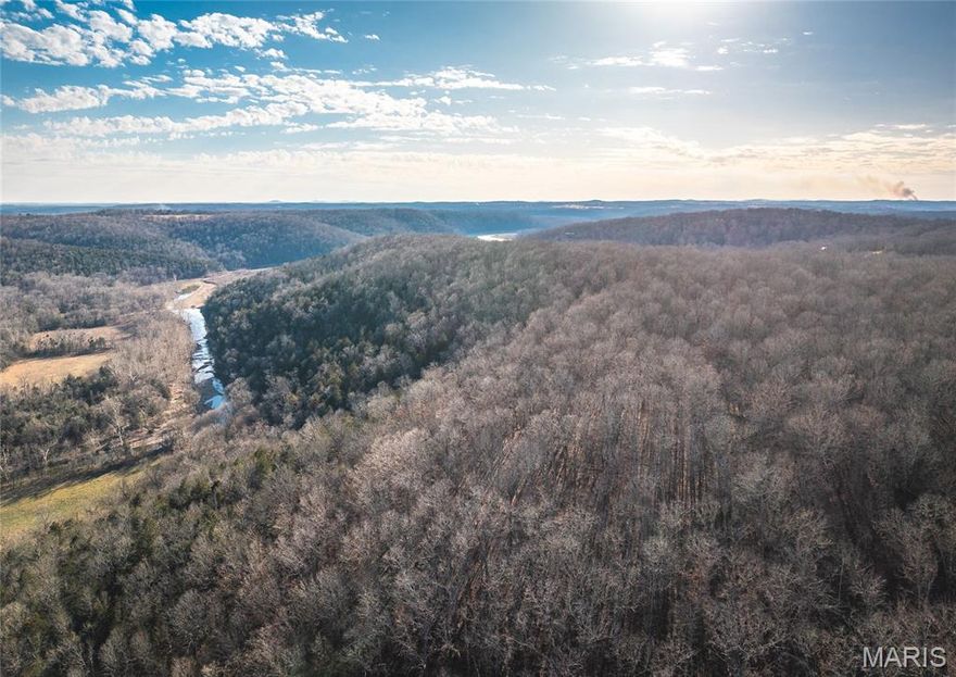 135 Acres – Ozark County, Tecumseh, Missouri
Discover 135 breathtaking acres in the heart of the Missouri Ozarks near Tecumseh in Ozark County. This mostly timbered tract offers the perfect blend of seclusion, natural beauty, and recreational opportunity.
With access from both sides of the property, you’ll enjoy excellent usability and flexibility for building, hunting, or future development. The land borders the U.S. Army Corps of Engineers, adding privacy and protecting the surrounding natural landscape. Located just over a mile upstream from the scenic North Fork River and near Bridges Creek, this property sits in a highly desirable area known for its outdoor recreation.
A beautiful creek winds through the acreage, enhancing both the wildlife habitat and the peaceful atmosphere. Multiple prime building sites offer stunning panoramic views of the Ozark hills—ideal for a cabin, hunting lodge, or full-time residence.
Whether you’re seeking a private retreat, a premier hunting property, or a scenic homesite with water features and close river access, this 135-acre tract checks all the boxes.