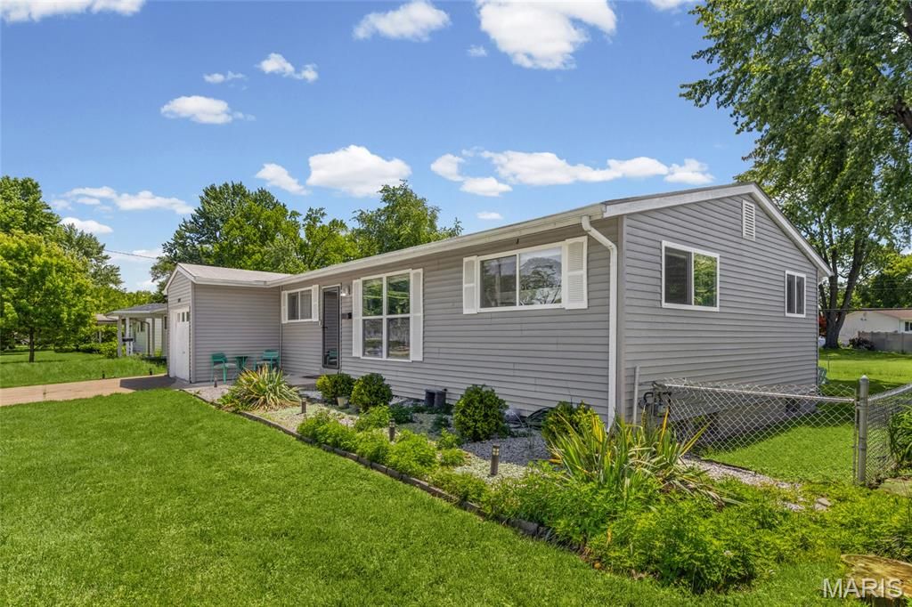 Photo of 1170 Verlene Drive, Florissant, MO 63031 (MLS # 26015519)