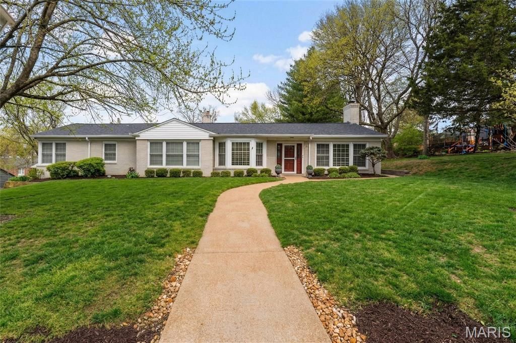 Photo of 20 Ladel Court, Olivette, MO 63132 (MLS # 26020094)