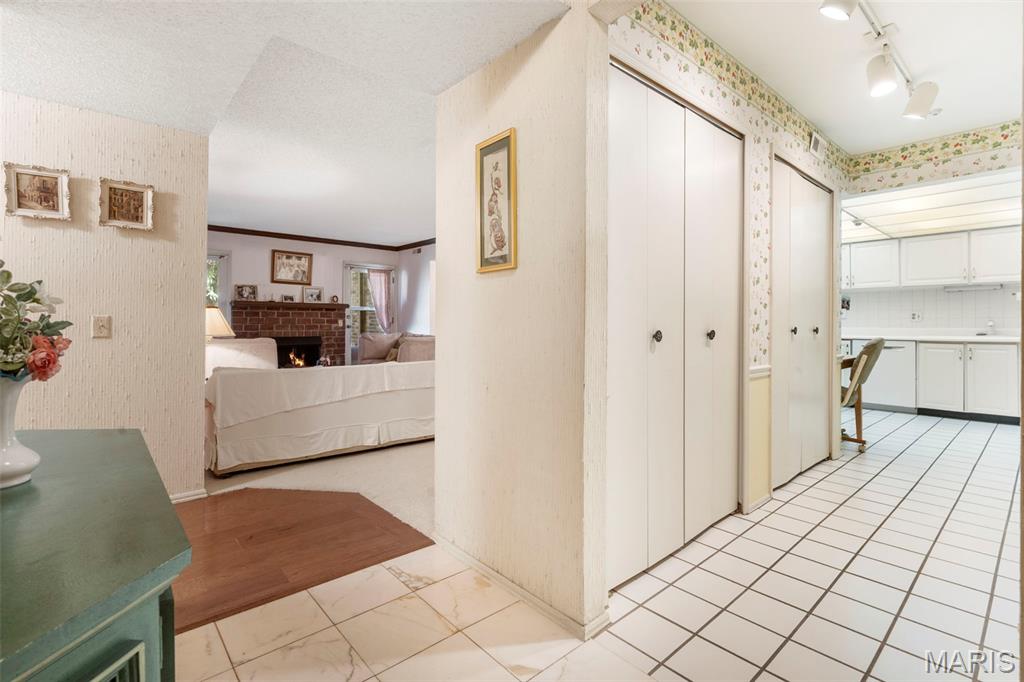 572 Coeur De Royale Drive 105