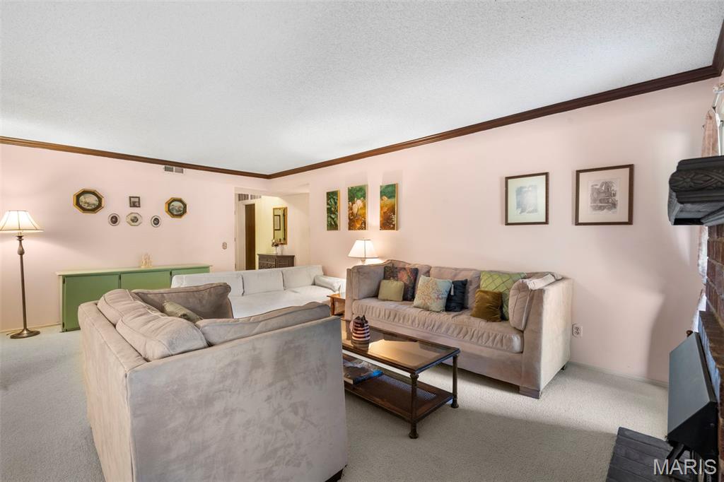 572 Coeur De Royale Drive 105