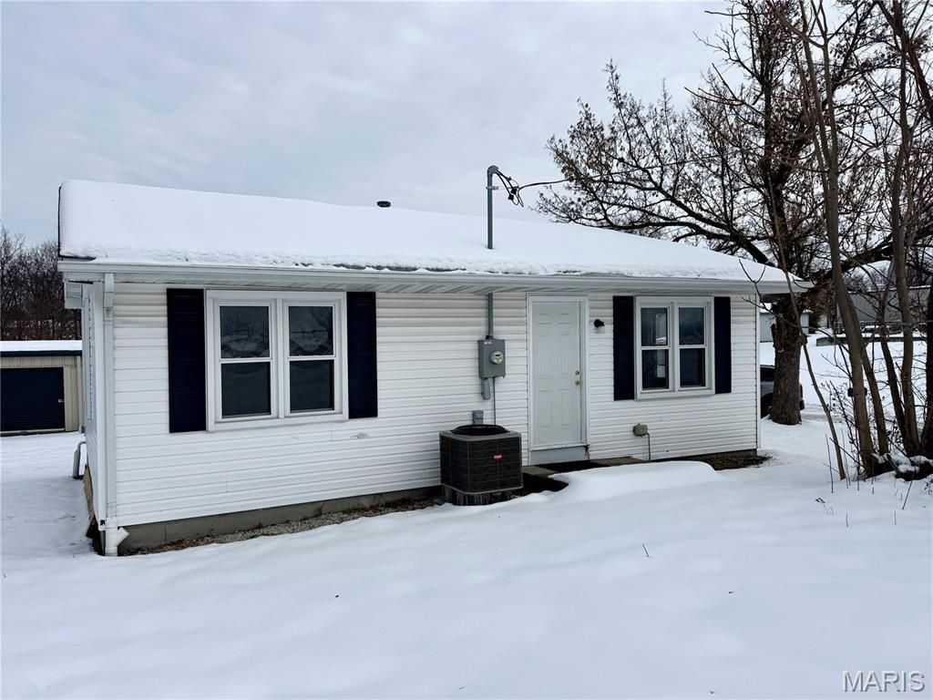 Photo of 905 William Street, Bowling Green, MO 63334 (MLS # 25079636)