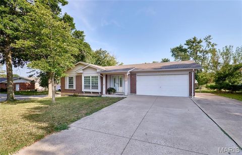 Tiny photo for 1211 Big Bend Road, Ballwin, MO 63021 (MLS # 26009990)
