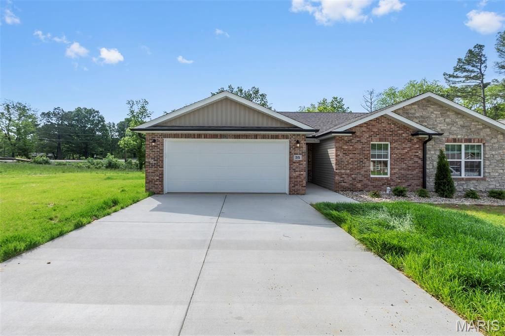 Photo of 35 Benton Hill Lane, Cape Girardeau, MO 63701 (MLS # 26026866)