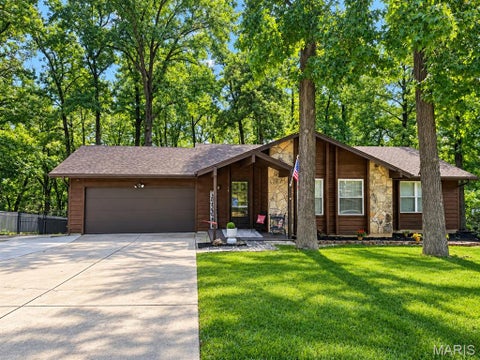 Photo of 14 Cedarview Court, St Charles, MO 63303 (MLS # 26058076)