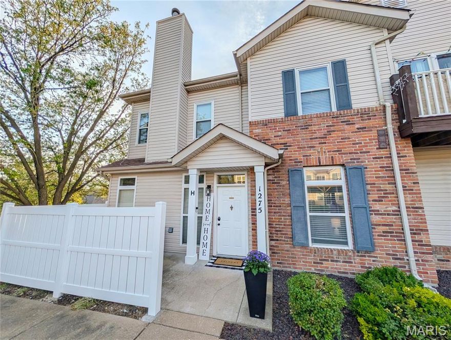 Must see beautiful end unit condo in popular Gardens Circle complex! This 2 bedroom, 2 bath unit is spacious, has massive closets, large kitchen and a lovely living area with a fireplace and tons of natural light. This unit has the added convenience of being ground level and has a great patio space as well!