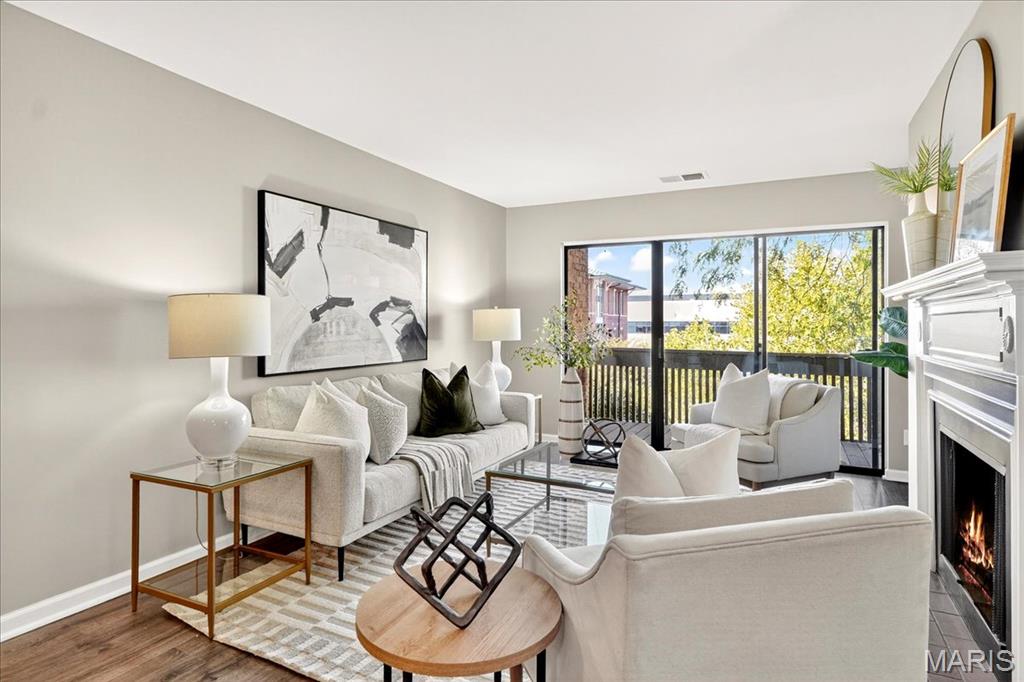 950 E Rue De La Banque 208