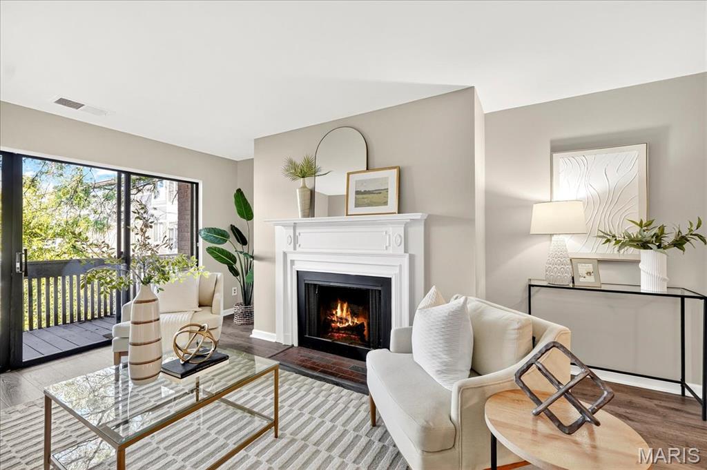 950 E Rue De La Banque 208