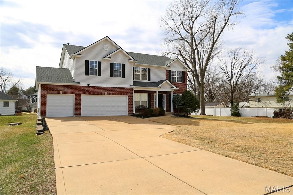 Photo of 2352 The Courts Drive, Chesterfield, MO 63017 (MLS # 26001656)