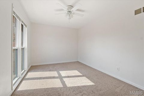 Tiny photo for 1129 Rue La Ville WALK #1129, Creve Coeur, MO 63141 (MLS # 26027533)