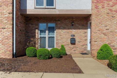 Tiny photo for 1129 Rue La Ville WALK #1129, Creve Coeur, MO 63141 (MLS # 26027533)